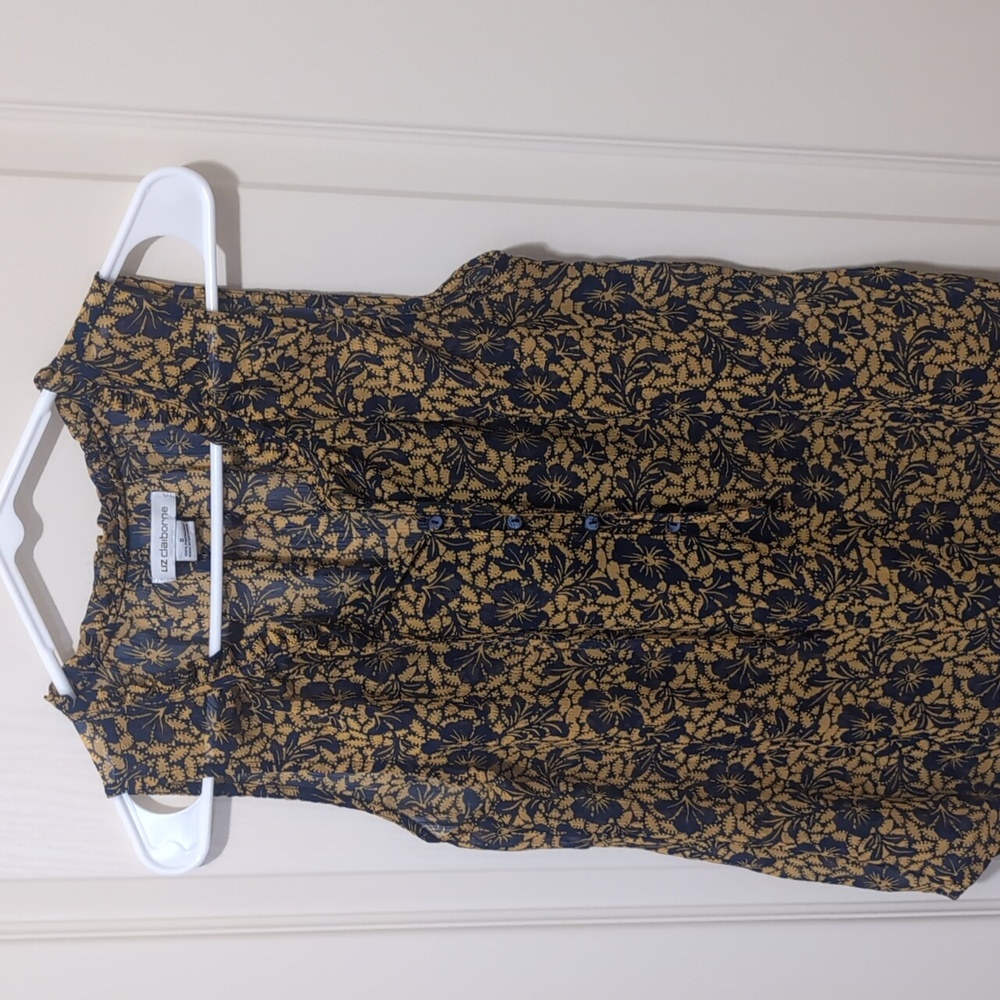 Sleeveless sheer blouse
